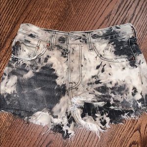 The COOLEST tie dye Levi jean shorts